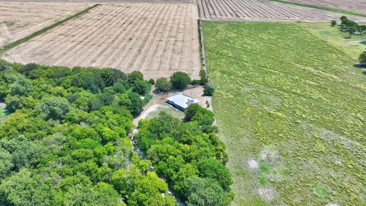 Single Family Residence For Sale in Hill County , 187 Private Road 416, Itasca, Texas 76055, 4 Bedroom, 2 Bathroom, Garage spaces, 1,862 Sqft, built in 2000, mls#21350681, Real Estate Agent in Itasca, Homes For Sale in Hill county, Homes For Sale in Itasca, Realtor in Itasca Texas, Real Estate Brokerage Independent Realty Texas, Luminita Cordes Realtor