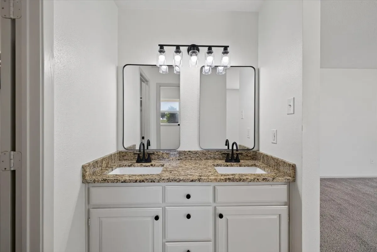 Single Family Residence For Sale in Hill County , 187 Private Road 416, Itasca, Texas 76055, 4 Bedroom, 2 Bathroom, Garage spaces, 1,862 Sqft, built in 2000, mls#21350681, Real Estate Agent in Itasca, Homes For Sale in Hill county, Homes For Sale in Itasca, Realtor in Itasca Texas, Real Estate Brokerage Independent Realty Texas, Luminita Cordes Realtor
