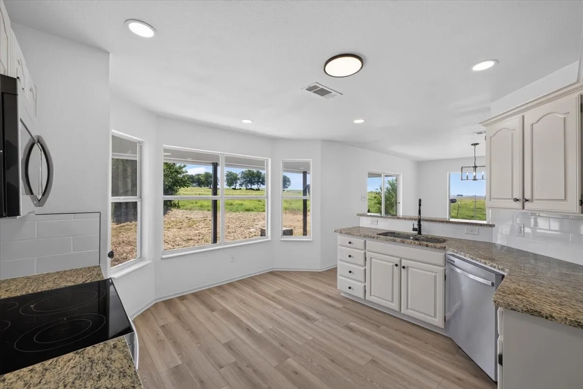 Single Family Residence For Sale in Hill County , 187 Private Road 416, Itasca, Texas 76055, 4 Bedroom, 2 Bathroom, Garage spaces, 1,862 Sqft, built in 2000, mls#21350681, Real Estate Agent in Itasca, Homes For Sale in Hill county, Homes For Sale in Itasca, Realtor in Itasca Texas, Real Estate Brokerage Independent Realty Texas, Luminita Cordes Realtor