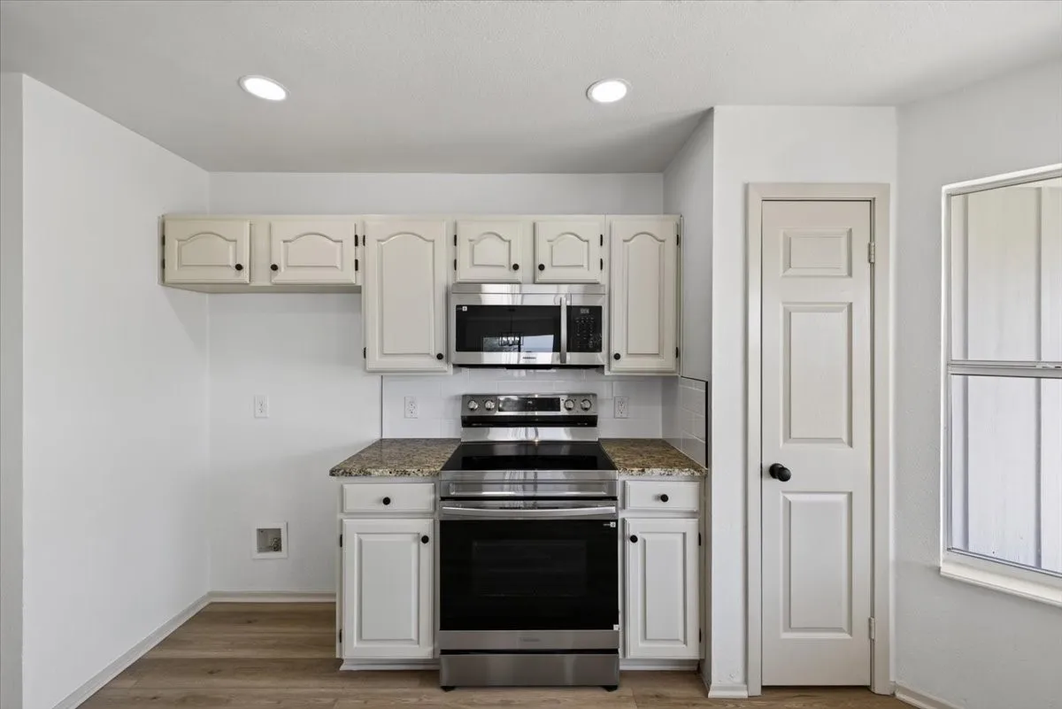 Single Family Residence For Sale in Hill County , 187 Private Road 416, Itasca, Texas 76055, 4 Bedroom, 2 Bathroom, Garage spaces, 1,862 Sqft, built in 2000, mls#21350681, Real Estate Agent in Itasca, Homes For Sale in Hill county, Homes For Sale in Itasca, Realtor in Itasca Texas, Real Estate Brokerage Independent Realty Texas, Luminita Cordes Realtor