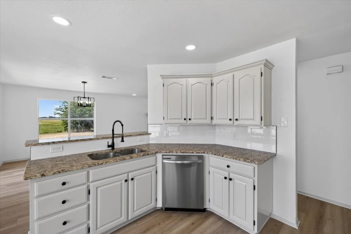 Single Family Residence For Sale in Hill County , 187 Private Road 416, Itasca, Texas 76055, 4 Bedroom, 2 Bathroom, Garage spaces, 1,862 Sqft, built in 2000, mls#21350681, Real Estate Agent in Itasca, Homes For Sale in Hill county, Homes For Sale in Itasca, Realtor in Itasca Texas, Real Estate Brokerage Independent Realty Texas, Luminita Cordes Realtor