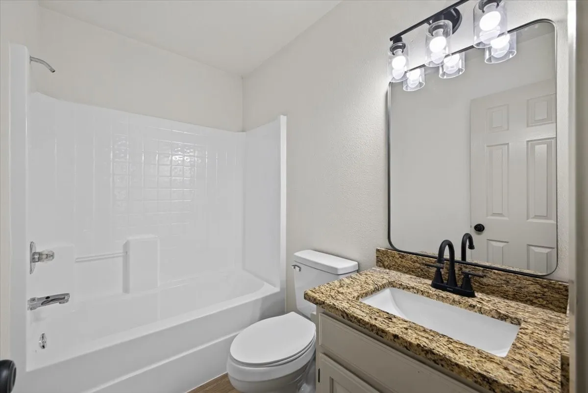 Single Family Residence For Sale in Hill County , 187 Private Road 416, Itasca, Texas 76055, 4 Bedroom, 2 Bathroom, Garage spaces, 1,862 Sqft, built in 2000, mls#21350681, Real Estate Agent in Itasca, Homes For Sale in Hill county, Homes For Sale in Itasca, Realtor in Itasca Texas, Real Estate Brokerage Independent Realty Texas, Luminita Cordes Realtor