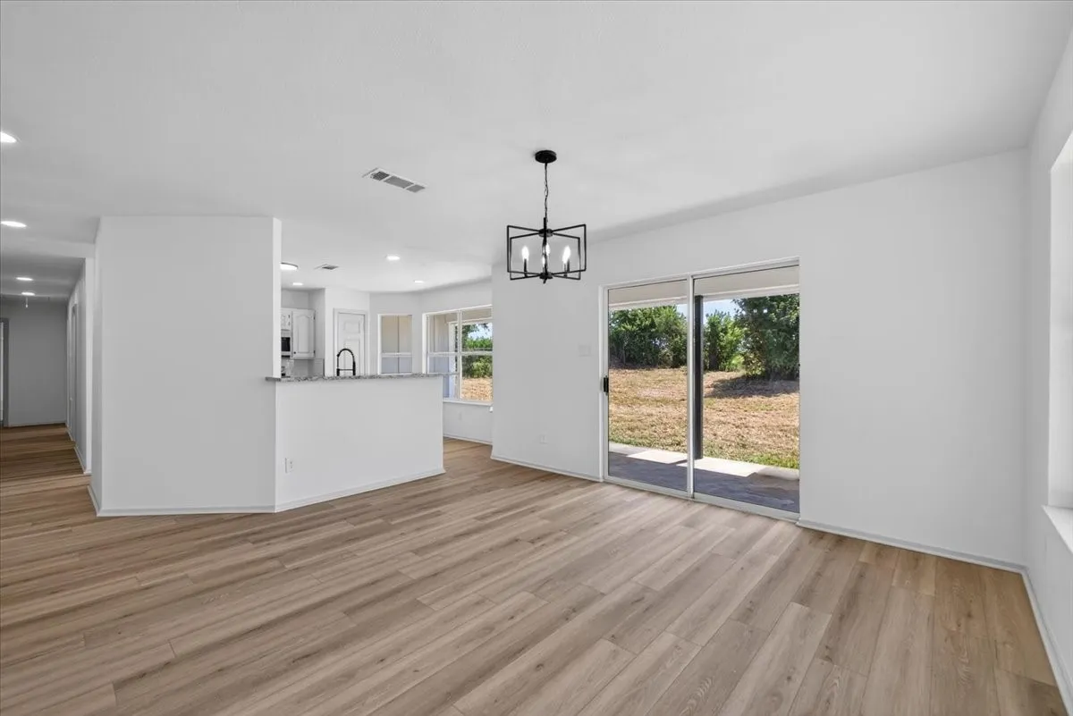 Single Family Residence For Sale in Hill County , 187 Private Road 416, Itasca, Texas 76055, 4 Bedroom, 2 Bathroom, Garage spaces, 1,862 Sqft, built in 2000, mls#21350681, Real Estate Agent in Itasca, Homes For Sale in Hill county, Homes For Sale in Itasca, Realtor in Itasca Texas, Real Estate Brokerage Independent Realty Texas, Luminita Cordes Realtor