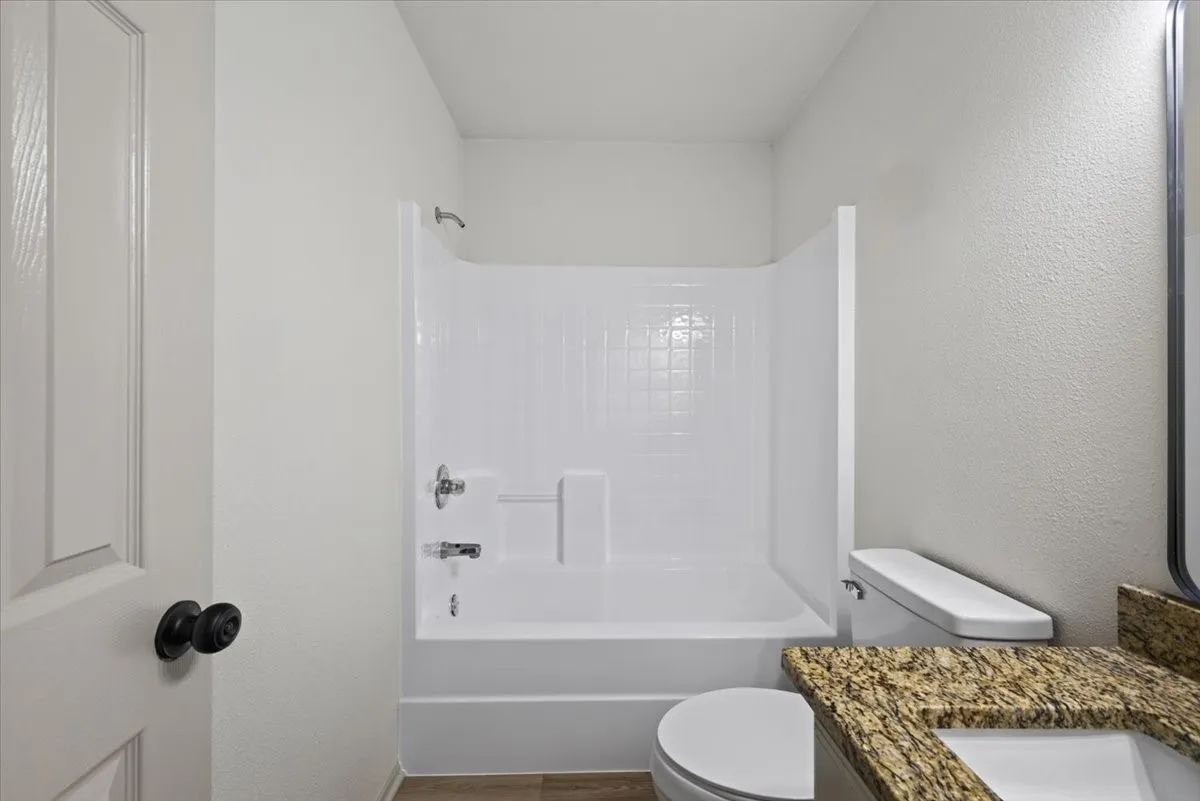 Single Family Residence For Sale in Hill County , 187 Private Road 416, Itasca, Texas 76055, 4 Bedroom, 2 Bathroom, Garage spaces, 1,862 Sqft, built in 2000, mls#21350681, Real Estate Agent in Itasca, Homes For Sale in Hill county, Homes For Sale in Itasca, Realtor in Itasca Texas, Real Estate Brokerage Independent Realty Texas, Luminita Cordes Realtor