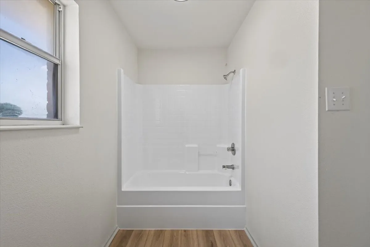 Single Family Residence For Sale in Hill County , 187 Private Road 416, Itasca, Texas 76055, 4 Bedroom, 2 Bathroom, Garage spaces, 1,862 Sqft, built in 2000, mls#21350681, Real Estate Agent in Itasca, Homes For Sale in Hill county, Homes For Sale in Itasca, Realtor in Itasca Texas, Real Estate Brokerage Independent Realty Texas, Luminita Cordes Realtor