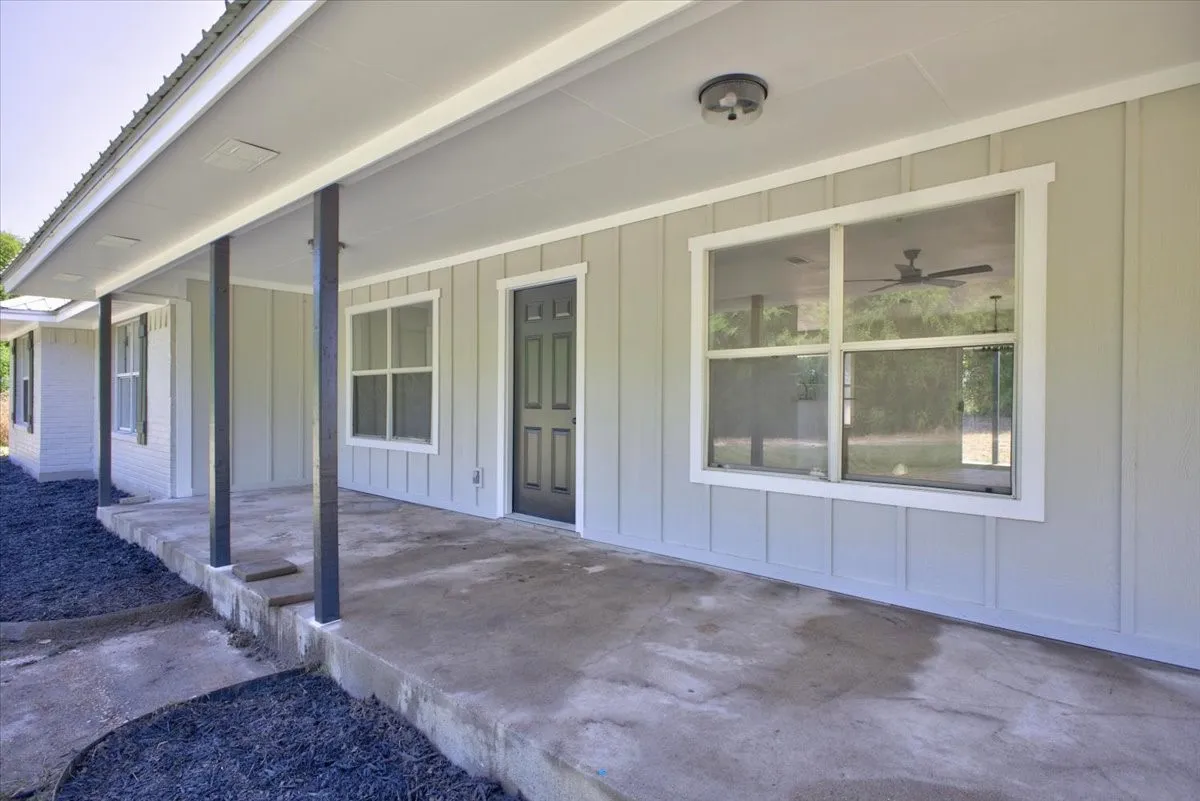 Single Family Residence For Sale in Hill County , 187 Private Road 416, Itasca, Texas 76055, 4 Bedroom, 2 Bathroom, Garage spaces, 1,862 Sqft, built in 2000, mls#21350681, Real Estate Agent in Itasca, Homes For Sale in Hill county, Homes For Sale in Itasca, Realtor in Itasca Texas, Real Estate Brokerage Independent Realty Texas, Luminita Cordes Realtor
