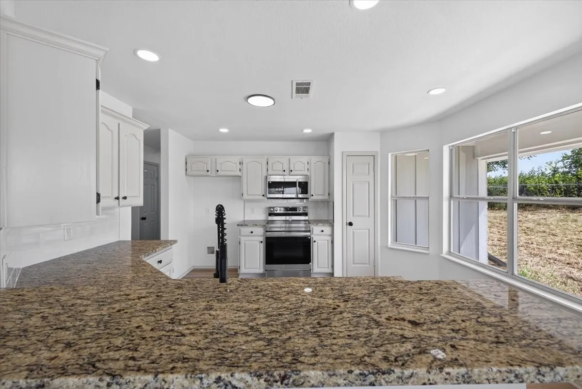Single Family Residence For Sale in Hill County , 187 Private Road 416, Itasca, Texas 76055, 4 Bedroom, 2 Bathroom, Garage spaces, 1,862 Sqft, built in 2000, mls#21350681, Real Estate Agent in Itasca, Homes For Sale in Hill county, Homes For Sale in Itasca, Realtor in Itasca Texas, Real Estate Brokerage Independent Realty Texas, Luminita Cordes Realtor