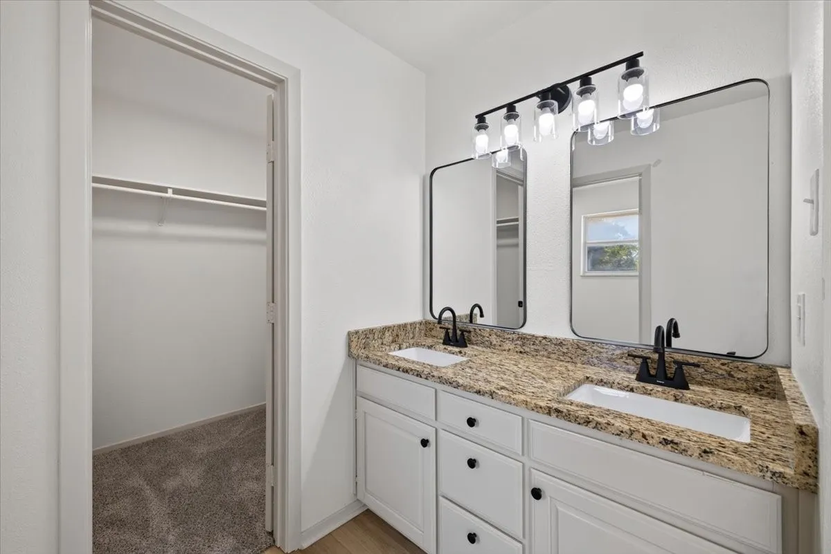 Single Family Residence For Sale in Hill County , 187 Private Road 416, Itasca, Texas 76055, 4 Bedroom, 2 Bathroom, Garage spaces, 1,862 Sqft, built in 2000, mls#21350681, Real Estate Agent in Itasca, Homes For Sale in Hill county, Homes For Sale in Itasca, Realtor in Itasca Texas, Real Estate Brokerage Independent Realty Texas, Luminita Cordes Realtor