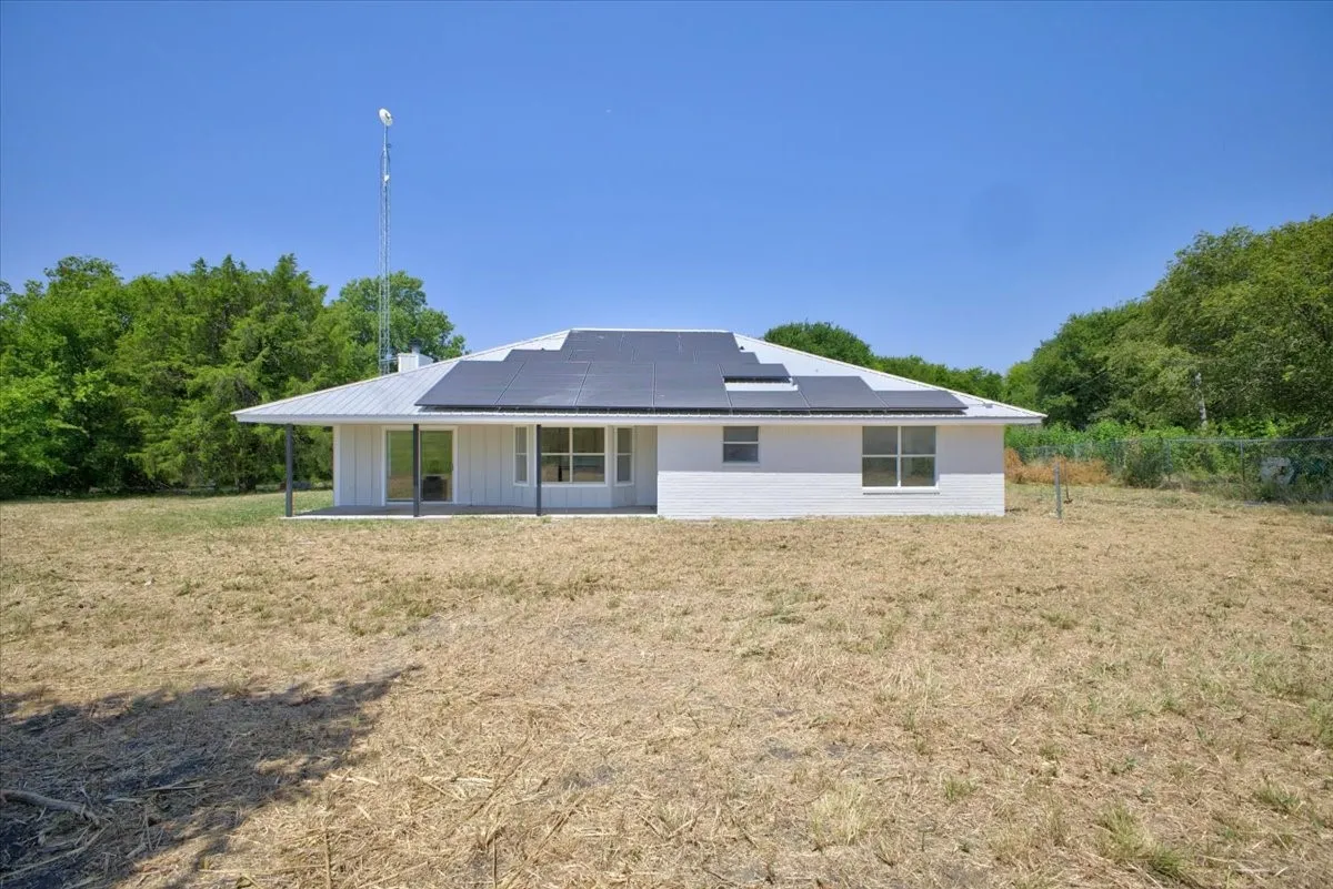 Single Family Residence For Sale in Hill County , 187 Private Road 416, Itasca, Texas 76055, 4 Bedroom, 2 Bathroom, Garage spaces, 1,862 Sqft, built in 2000, mls#21350681, Real Estate Agent in Itasca, Homes For Sale in Hill county, Homes For Sale in Itasca, Realtor in Itasca Texas, Real Estate Brokerage Independent Realty Texas, Luminita Cordes Realtor