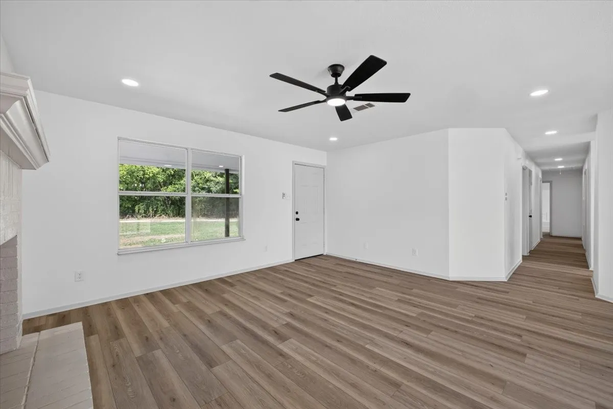 Single Family Residence For Sale in Hill County , 187 Private Road 416, Itasca, Texas 76055, 4 Bedroom, 2 Bathroom, Garage spaces, 1,862 Sqft, built in 2000, mls#21350681, Real Estate Agent in Itasca, Homes For Sale in Hill county, Homes For Sale in Itasca, Realtor in Itasca Texas, Real Estate Brokerage Independent Realty Texas, Luminita Cordes Realtor