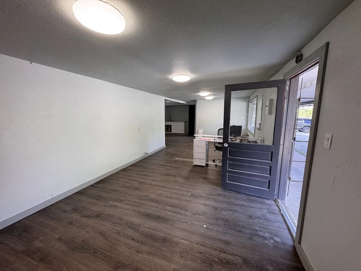 Retail For Sale in Palo Pinto County , 1500 S Oak Avenue, Mineral Wells, Texas 76067, 0, 0, Garage spaces, 0 Sqft, built in 1964, mls#21348184, Real Estate Agent in Mineral Wells, Homes For Sale in Palo Pinto county, Homes For Sale in Mineral Wells, Realtor in Mineral Wells Texas, Real Estate Brokerage Independent Realty Texas, Luminita Cordes Realtor