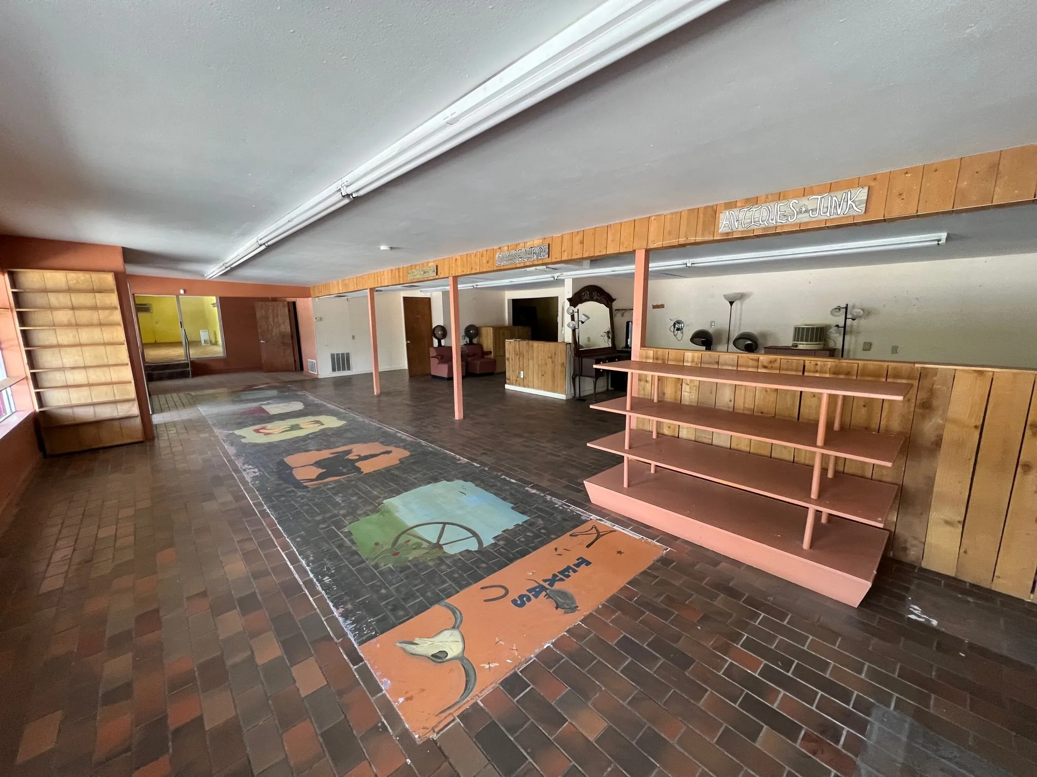 Retail For Sale in Palo Pinto County , 1500 S Oak Avenue, Mineral Wells, Texas 76067, 0, 0, Garage spaces, 0 Sqft, built in 1964, mls#21348184, Real Estate Agent in Mineral Wells, Homes For Sale in Palo Pinto county, Homes For Sale in Mineral Wells, Realtor in Mineral Wells Texas, Real Estate Brokerage Independent Realty Texas, Luminita Cordes Realtor