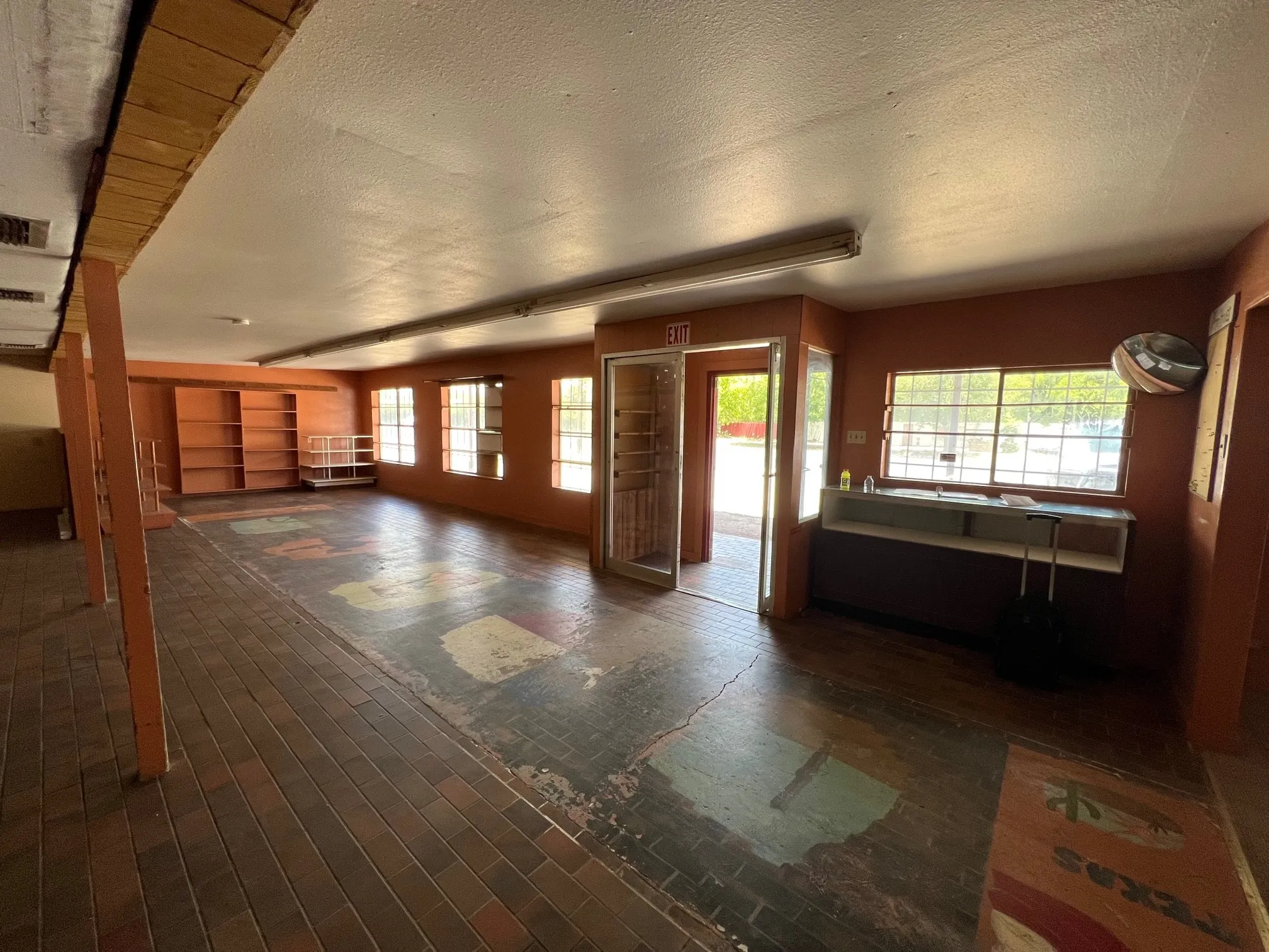 Retail For Sale in Palo Pinto County , 1500 S Oak Avenue, Mineral Wells, Texas 76067, 0, 0, Garage spaces, 0 Sqft, built in 1964, mls#21348184, Real Estate Agent in Mineral Wells, Homes For Sale in Palo Pinto county, Homes For Sale in Mineral Wells, Realtor in Mineral Wells Texas, Real Estate Brokerage Independent Realty Texas, Luminita Cordes Realtor