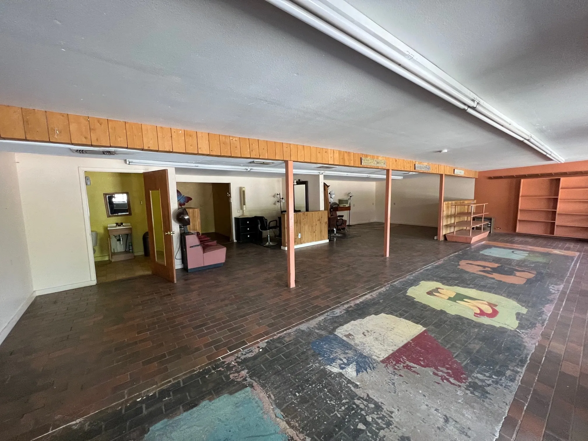 Retail For Rent in Palo Pinto County , 1500 S Oak Avenue, Mineral Wells, Texas 76067, 0, 0, Garage spaces, 0 Sqft, built in 1964, mls#21353209, Real Estate Agent in Mineral Wells, Homes For Rent in Palo Pinto county, Homes For Rent in Mineral Wells, Realtor in Mineral Wells Texas, Real Estate Brokerage Independent Realty Texas, Luminita Cordes Realtor