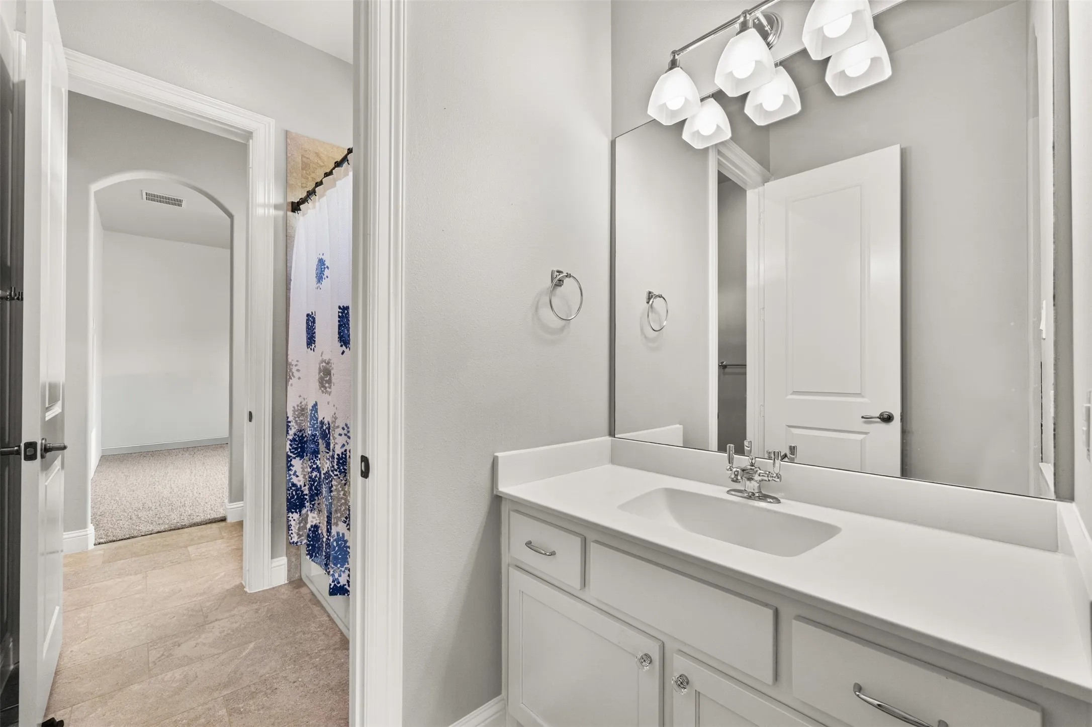 Single Family Residence For Sale in Ellis County , 2971 American Sparrow Drive, Midlothian, Texas 76065, 4 Bedroom, 4 Bathroom, 7 Garage spaces, 4,567 Sqft, built in 2015, mls#21347787, Real Estate Agent in Midlothian, Homes For Sale in Ellis county, Homes For Sale in Midlothian, Realtor in Midlothian Texas, Real Estate Brokerage Independent Realty Texas, Luminita Cordes Realtor