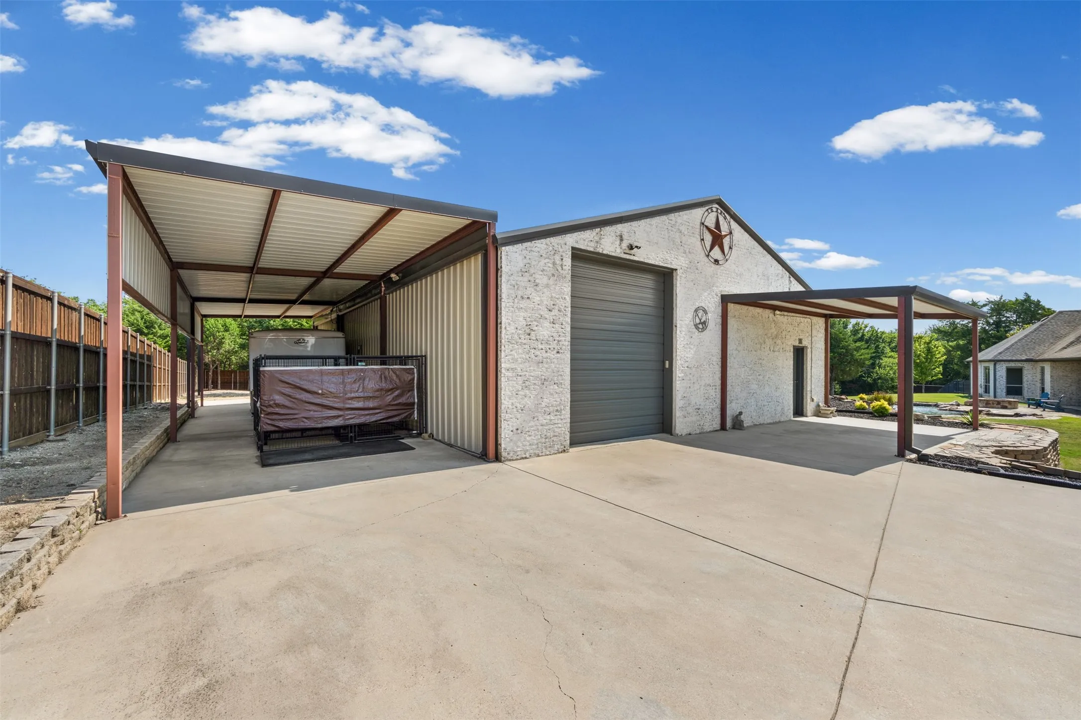 Single Family Residence For Sale in Ellis County , 2971 American Sparrow Drive, Midlothian, Texas 76065, 4 Bedroom, 4 Bathroom, 7 Garage spaces, 4,567 Sqft, built in 2015, mls#21347787, Real Estate Agent in Midlothian, Homes For Sale in Ellis county, Homes For Sale in Midlothian, Realtor in Midlothian Texas, Real Estate Brokerage Independent Realty Texas, Luminita Cordes Realtor
