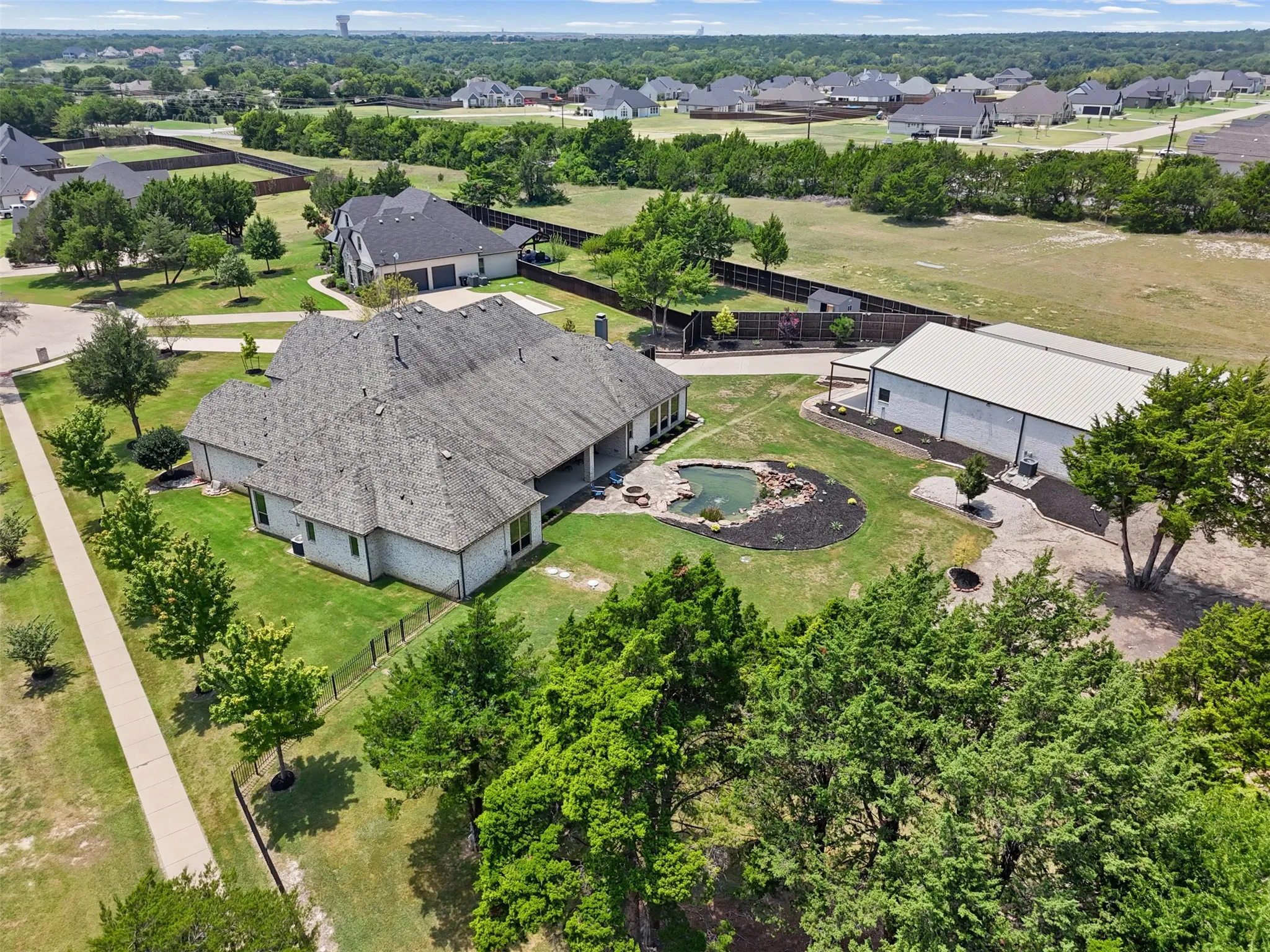 Single Family Residence For Sale in Ellis County , 2971 American Sparrow Drive, Midlothian, Texas 76065, 4 Bedroom, 4 Bathroom, 7 Garage spaces, 4,567 Sqft, built in 2015, mls#21347787, Real Estate Agent in Midlothian, Homes For Sale in Ellis county, Homes For Sale in Midlothian, Realtor in Midlothian Texas, Real Estate Brokerage Independent Realty Texas, Luminita Cordes Realtor