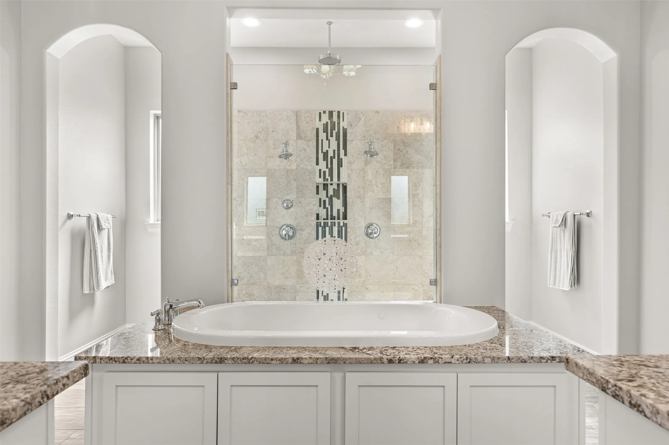 Single Family Residence For Sale in Ellis County , 2971 American Sparrow Drive, Midlothian, Texas 76065, 4 Bedroom, 4 Bathroom, 7 Garage spaces, 4,567 Sqft, built in 2015, mls#21347787, Real Estate Agent in Midlothian, Homes For Sale in Ellis county, Homes For Sale in Midlothian, Realtor in Midlothian Texas, Real Estate Brokerage Independent Realty Texas, Luminita Cordes Realtor