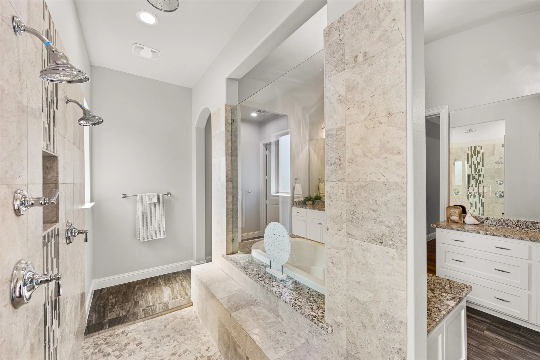Single Family Residence For Sale in Ellis County , 2971 American Sparrow Drive, Midlothian, Texas 76065, 4 Bedroom, 4 Bathroom, 7 Garage spaces, 4,567 Sqft, built in 2015, mls#21347787, Real Estate Agent in Midlothian, Homes For Sale in Ellis county, Homes For Sale in Midlothian, Realtor in Midlothian Texas, Real Estate Brokerage Independent Realty Texas, Luminita Cordes Realtor