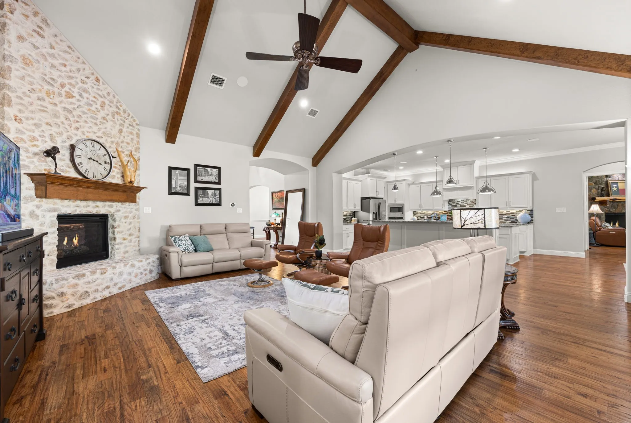 Single Family Residence For Sale in Ellis County , 2971 American Sparrow Drive, Midlothian, Texas 76065, 4 Bedroom, 4 Bathroom, 7 Garage spaces, 4,567 Sqft, built in 2015, mls#21347787, Real Estate Agent in Midlothian, Homes For Sale in Ellis county, Homes For Sale in Midlothian, Realtor in Midlothian Texas, Real Estate Brokerage Independent Realty Texas, Luminita Cordes Realtor