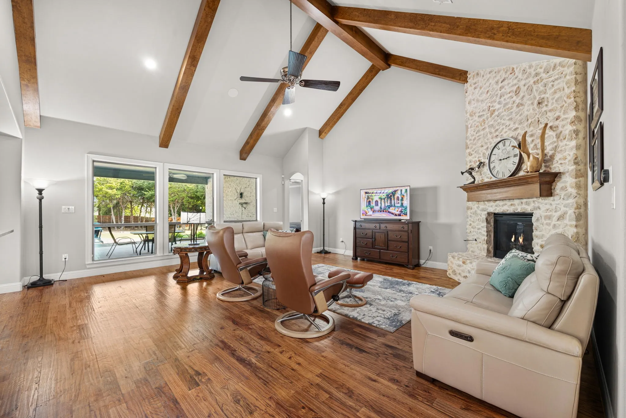 Single Family Residence For Sale in Ellis County , 2971 American Sparrow Drive, Midlothian, Texas 76065, 4 Bedroom, 4 Bathroom, 7 Garage spaces, 4,567 Sqft, built in 2015, mls#21347787, Real Estate Agent in Midlothian, Homes For Sale in Ellis county, Homes For Sale in Midlothian, Realtor in Midlothian Texas, Real Estate Brokerage Independent Realty Texas, Luminita Cordes Realtor