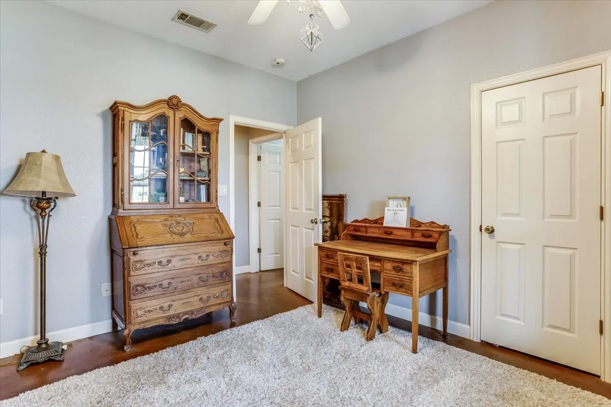 Single Family Residence For Sale in Hunt County , 4012 Chelsea Way, Caddo Mills, Texas 75135, 4 Bedroom, 3 Bathroom, 2 Garage spaces, 2,848 Sqft, built in 2005, mls#21351974, Real Estate Agent in Caddo Mills, Homes For Sale in Hunt county, Homes For Sale in Caddo Mills, Realtor in Caddo Mills Texas, Real Estate Brokerage Independent Realty Texas, Luminita Cordes Realtor
