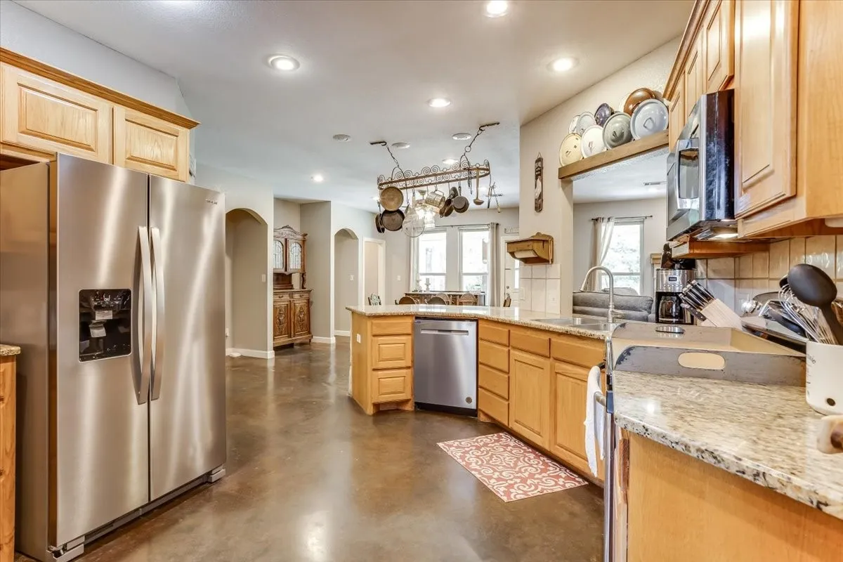 Single Family Residence For Sale in Hunt County , 4012 Chelsea Way, Caddo Mills, Texas 75135, 4 Bedroom, 3 Bathroom, 2 Garage spaces, 2,848 Sqft, built in 2005, mls#21351974, Real Estate Agent in Caddo Mills, Homes For Sale in Hunt county, Homes For Sale in Caddo Mills, Realtor in Caddo Mills Texas, Real Estate Brokerage Independent Realty Texas, Luminita Cordes Realtor