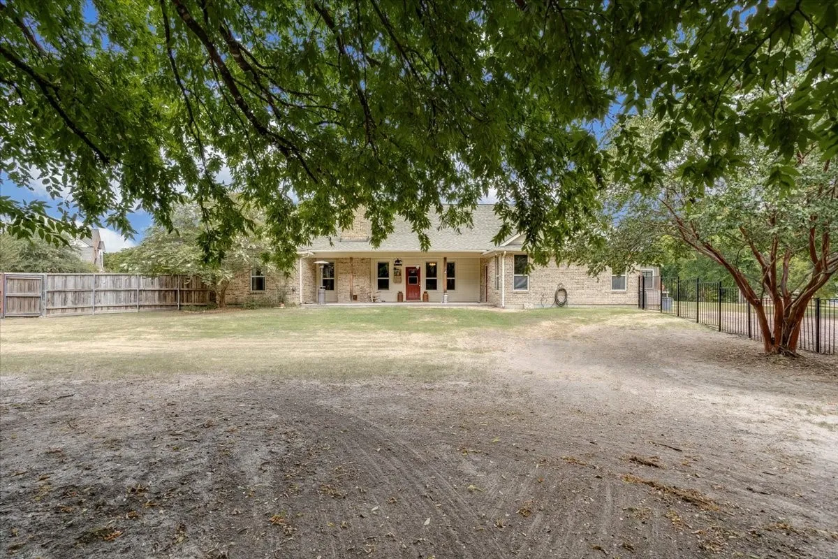Single Family Residence For Sale in Hunt County , 4012 Chelsea Way, Caddo Mills, Texas 75135, 4 Bedroom, 3 Bathroom, 2 Garage spaces, 2,848 Sqft, built in 2005, mls#21351974, Real Estate Agent in Caddo Mills, Homes For Sale in Hunt county, Homes For Sale in Caddo Mills, Realtor in Caddo Mills Texas, Real Estate Brokerage Independent Realty Texas, Luminita Cordes Realtor