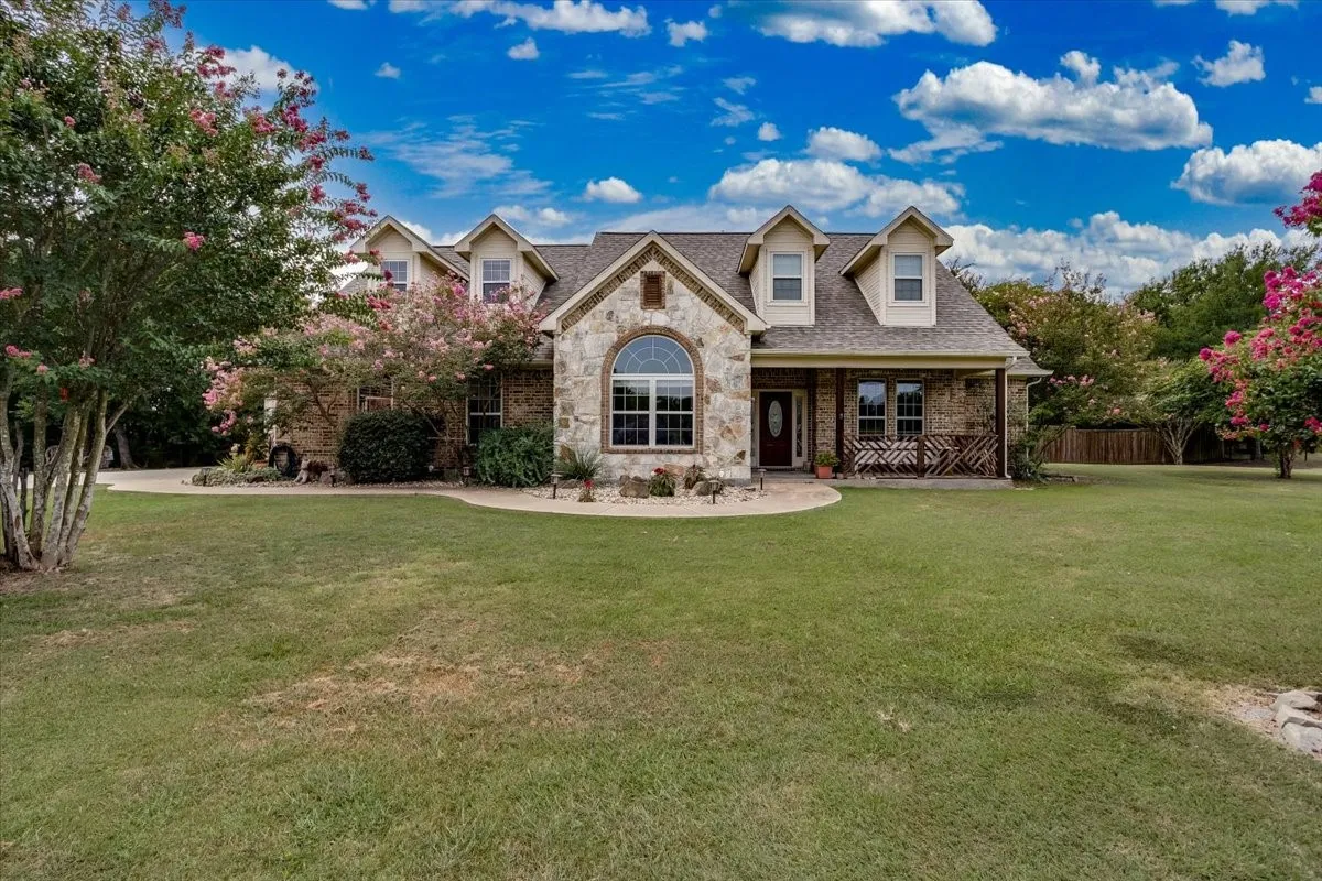 Single Family Residence For Sale in Hunt County , 4012 Chelsea Way, Caddo Mills, Texas 75135, 4 Bedroom, 3 Bathroom, 2 Garage spaces, 2,848 Sqft, built in 2005, mls#21351974, Real Estate Agent in Caddo Mills, Homes For Sale in Hunt county, Homes For Sale in Caddo Mills, Realtor in Caddo Mills Texas, Real Estate Brokerage Independent Realty Texas, Luminita Cordes Realtor