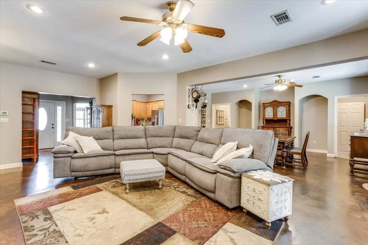 Single Family Residence For Sale in Hunt County , 4012 Chelsea Way, Caddo Mills, Texas 75135, 4 Bedroom, 3 Bathroom, 2 Garage spaces, 2,848 Sqft, built in 2005, mls#21351974, Real Estate Agent in Caddo Mills, Homes For Sale in Hunt county, Homes For Sale in Caddo Mills, Realtor in Caddo Mills Texas, Real Estate Brokerage Independent Realty Texas, Luminita Cordes Realtor