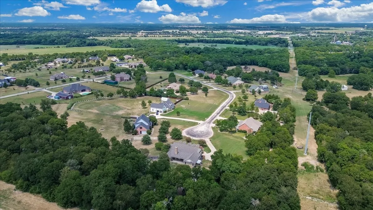 Single Family Residence For Sale in Hunt County , 4012 Chelsea Way, Caddo Mills, Texas 75135, 4 Bedroom, 3 Bathroom, 2 Garage spaces, 2,848 Sqft, built in 2005, mls#21351974, Real Estate Agent in Caddo Mills, Homes For Sale in Hunt county, Homes For Sale in Caddo Mills, Realtor in Caddo Mills Texas, Real Estate Brokerage Independent Realty Texas, Luminita Cordes Realtor
