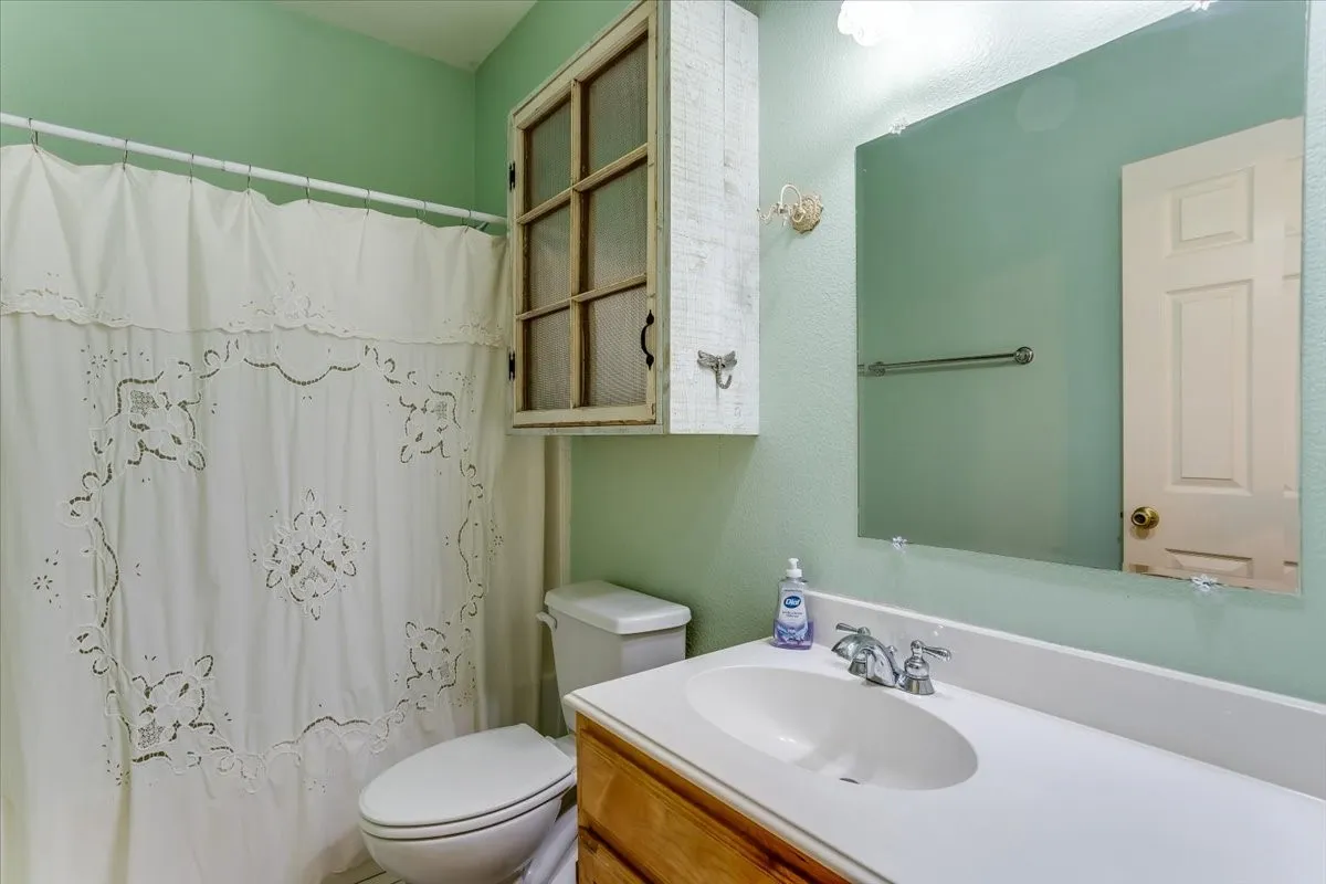 Single Family Residence For Sale in Hunt County , 4012 Chelsea Way, Caddo Mills, Texas 75135, 4 Bedroom, 3 Bathroom, 2 Garage spaces, 2,848 Sqft, built in 2005, mls#21351974, Real Estate Agent in Caddo Mills, Homes For Sale in Hunt county, Homes For Sale in Caddo Mills, Realtor in Caddo Mills Texas, Real Estate Brokerage Independent Realty Texas, Luminita Cordes Realtor