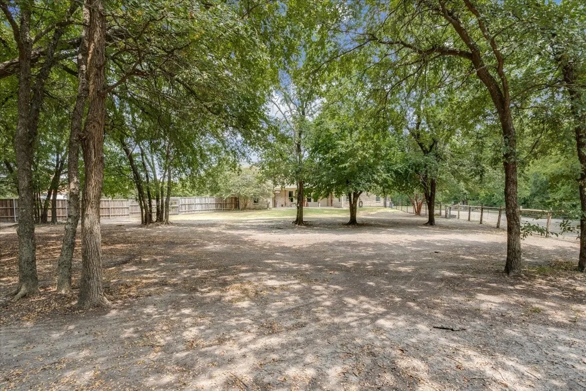 Single Family Residence For Sale in Hunt County , 4012 Chelsea Way, Caddo Mills, Texas 75135, 4 Bedroom, 3 Bathroom, 2 Garage spaces, 2,848 Sqft, built in 2005, mls#21351974, Real Estate Agent in Caddo Mills, Homes For Sale in Hunt county, Homes For Sale in Caddo Mills, Realtor in Caddo Mills Texas, Real Estate Brokerage Independent Realty Texas, Luminita Cordes Realtor