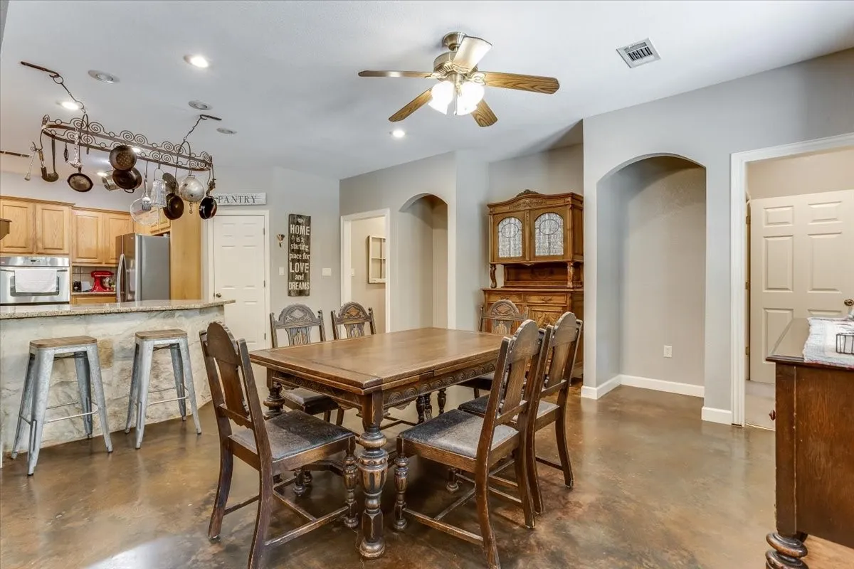 Single Family Residence For Sale in Hunt County , 4012 Chelsea Way, Caddo Mills, Texas 75135, 4 Bedroom, 3 Bathroom, 2 Garage spaces, 2,848 Sqft, built in 2005, mls#21351974, Real Estate Agent in Caddo Mills, Homes For Sale in Hunt county, Homes For Sale in Caddo Mills, Realtor in Caddo Mills Texas, Real Estate Brokerage Independent Realty Texas, Luminita Cordes Realtor
