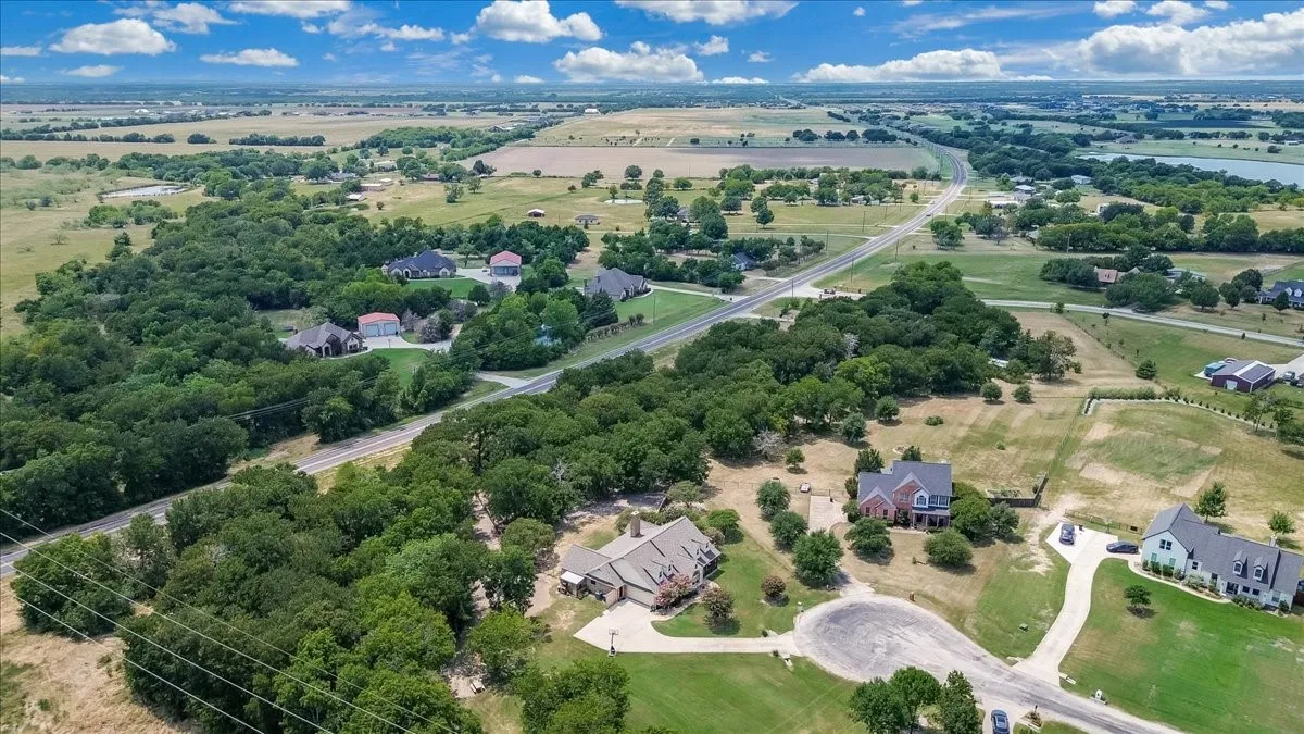 Single Family Residence For Sale in Hunt County , 4012 Chelsea Way, Caddo Mills, Texas 75135, 4 Bedroom, 3 Bathroom, 2 Garage spaces, 2,848 Sqft, built in 2005, mls#21351974, Real Estate Agent in Caddo Mills, Homes For Sale in Hunt county, Homes For Sale in Caddo Mills, Realtor in Caddo Mills Texas, Real Estate Brokerage Independent Realty Texas, Luminita Cordes Realtor
