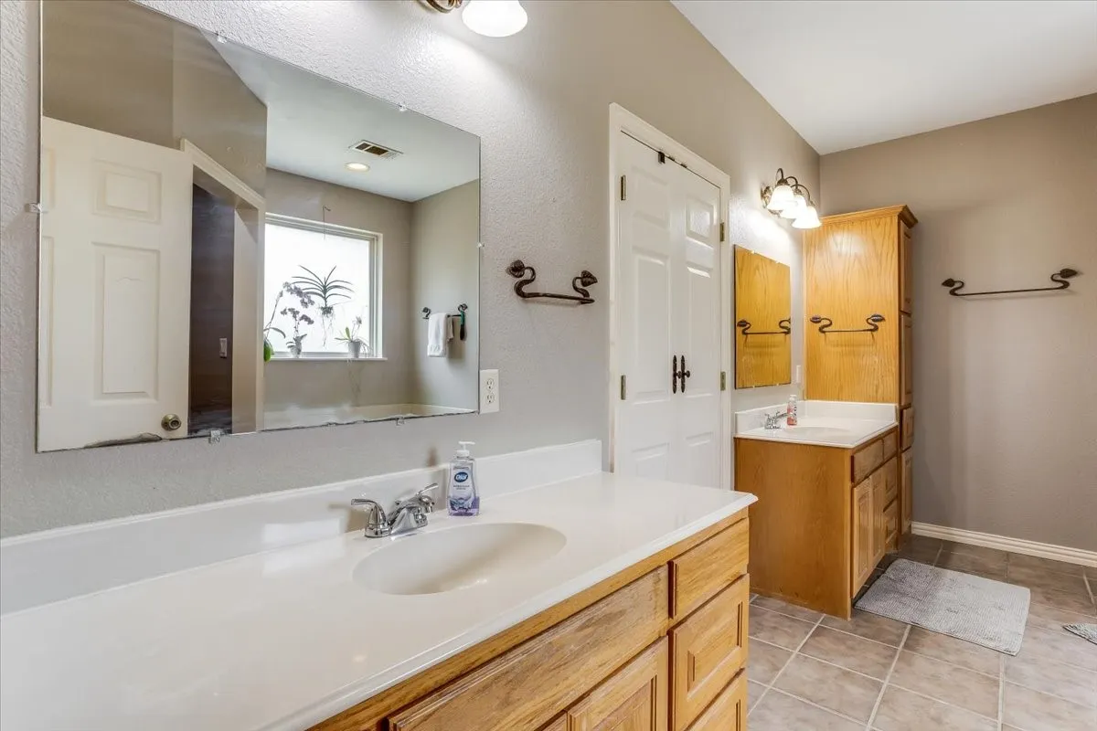 Single Family Residence For Sale in Hunt County , 4012 Chelsea Way, Caddo Mills, Texas 75135, 4 Bedroom, 3 Bathroom, 2 Garage spaces, 2,848 Sqft, built in 2005, mls#21351974, Real Estate Agent in Caddo Mills, Homes For Sale in Hunt county, Homes For Sale in Caddo Mills, Realtor in Caddo Mills Texas, Real Estate Brokerage Independent Realty Texas, Luminita Cordes Realtor