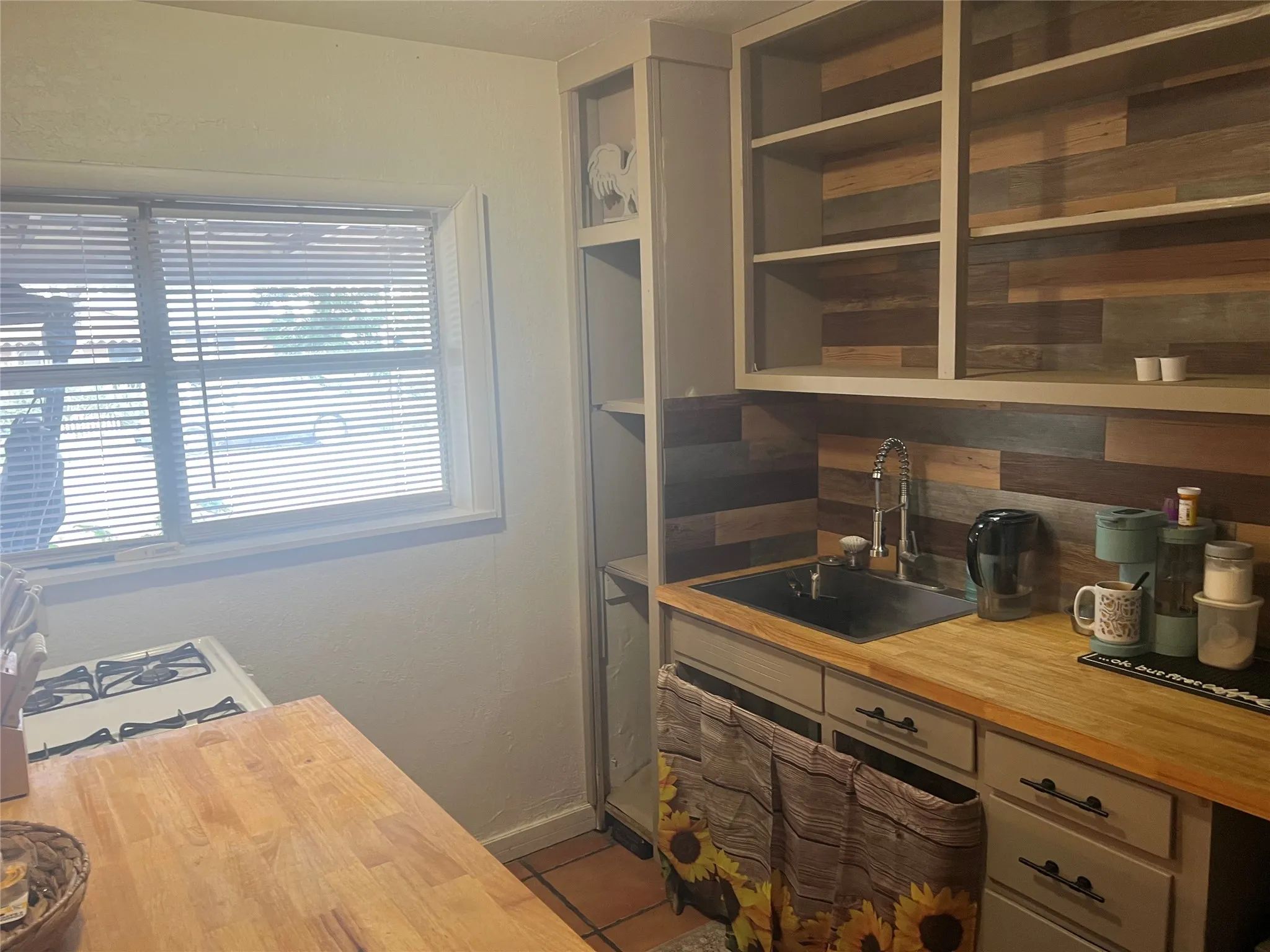 Single Family Residence For Sale in Concho County , 213 drinkard, Eden, Texas 76837, 2 Bedrooms, 1 Bathroom, Garage spaces, 600 Sqft, built in 1950, Price $69,950, mls#21353184, Real Estate Agent in Eden, Homes For Sale in Concho county, Homes For Sale in Eden, Realtor in Eden Texas, Real Estate Brokerage Independent Realty Texas, Luminita Cordes Realtor