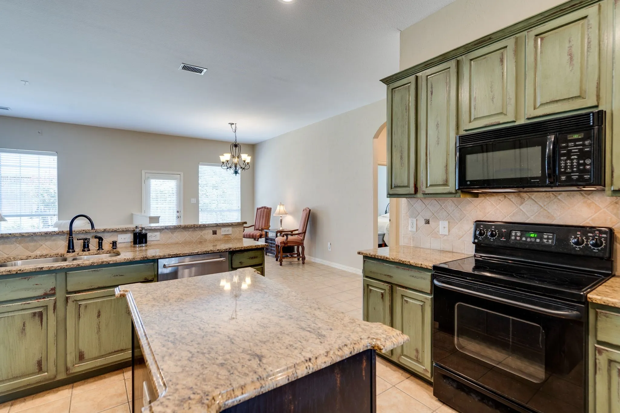 Single Family Residence For Sale in Denton County , 4403 Grassy Glen Drive, Corinth, Texas 76208, 4 Bedroom, 2 Bathroom, 2 Garage spaces, 2,250 Sqft, built in 2004, mls#21353002, Real Estate Agent in Corinth, Homes For Sale in Denton county, Homes For Sale in Corinth, Realtor in Corinth Texas, Real Estate Brokerage Independent Realty Texas, Luminita Cordes Realtor