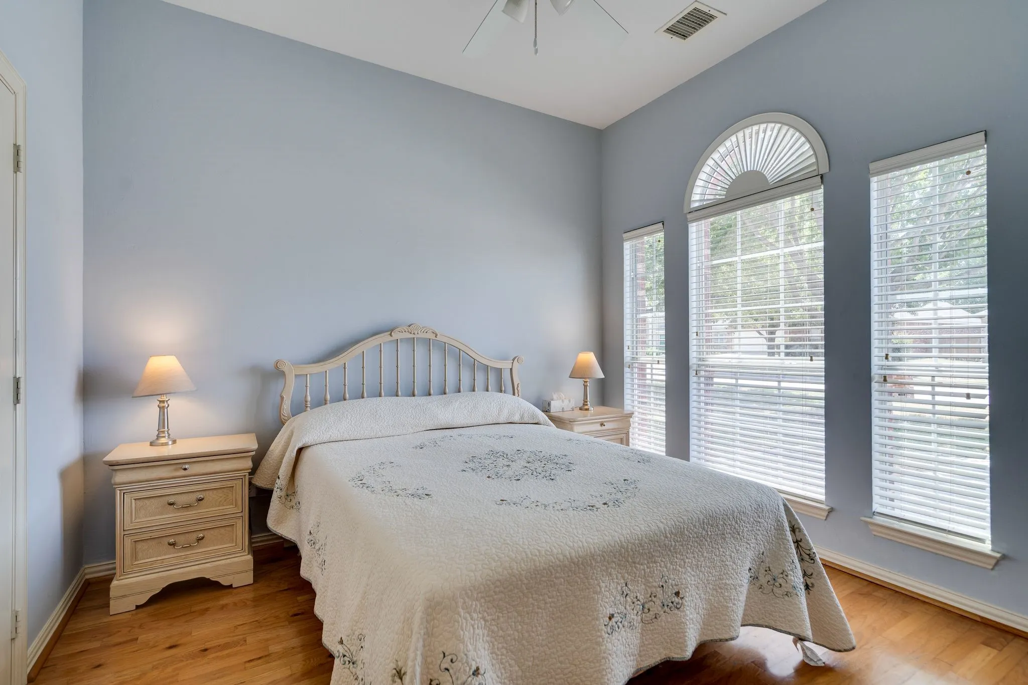 Single Family Residence For Sale in Denton County , 4403 Grassy Glen Drive, Corinth, Texas 76208, 4 Bedroom, 2 Bathroom, 2 Garage spaces, 2,250 Sqft, built in 2004, mls#21353002, Real Estate Agent in Corinth, Homes For Sale in Denton county, Homes For Sale in Corinth, Realtor in Corinth Texas, Real Estate Brokerage Independent Realty Texas, Luminita Cordes Realtor