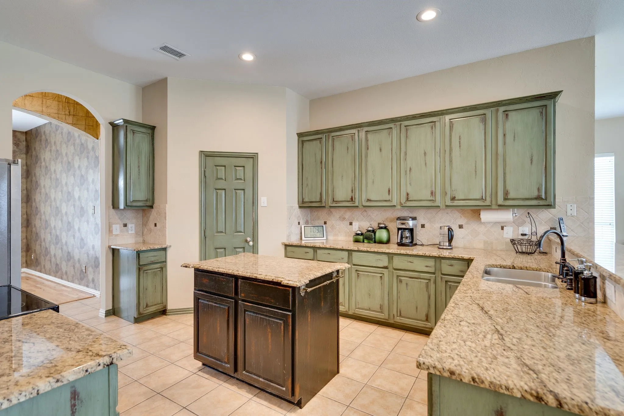 Single Family Residence For Sale in Denton County , 4403 Grassy Glen Drive, Corinth, Texas 76208, 4 Bedroom, 2 Bathroom, 2 Garage spaces, 2,250 Sqft, built in 2004, mls#21353002, Real Estate Agent in Corinth, Homes For Sale in Denton county, Homes For Sale in Corinth, Realtor in Corinth Texas, Real Estate Brokerage Independent Realty Texas, Luminita Cordes Realtor
