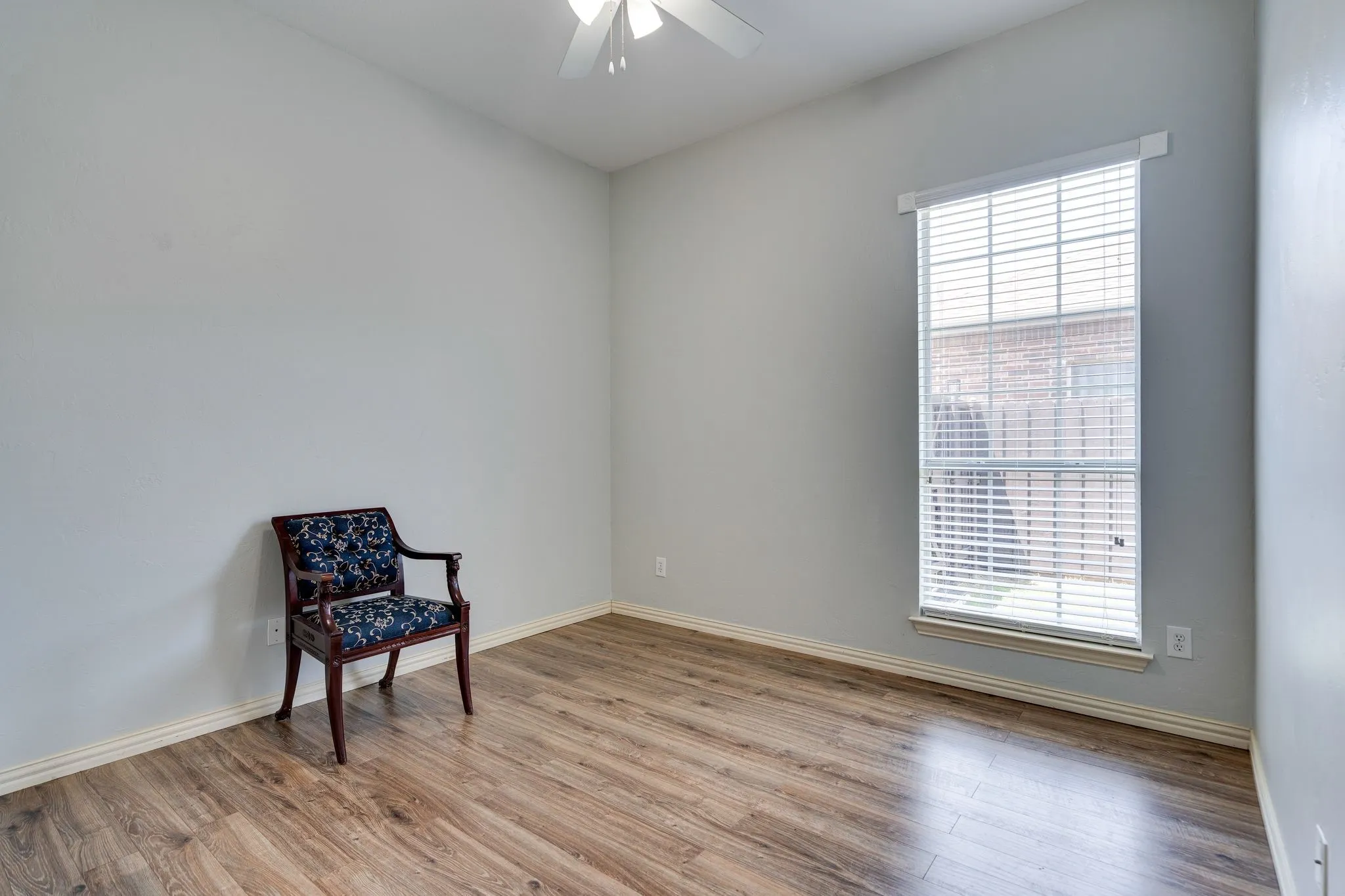 Single Family Residence For Sale in Denton County , 4403 Grassy Glen Drive, Corinth, Texas 76208, 4 Bedroom, 2 Bathroom, 2 Garage spaces, 2,250 Sqft, built in 2004, mls#21353002, Real Estate Agent in Corinth, Homes For Sale in Denton county, Homes For Sale in Corinth, Realtor in Corinth Texas, Real Estate Brokerage Independent Realty Texas, Luminita Cordes Realtor