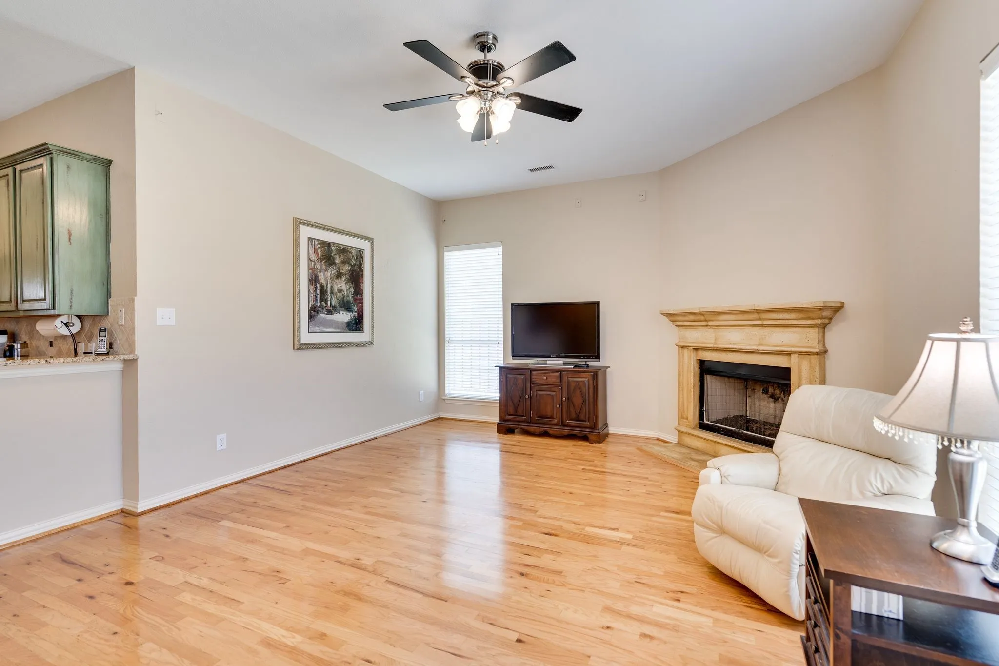 Single Family Residence For Sale in Denton County , 4403 Grassy Glen Drive, Corinth, Texas 76208, 4 Bedroom, 2 Bathroom, 2 Garage spaces, 2,250 Sqft, built in 2004, mls#21353002, Real Estate Agent in Corinth, Homes For Sale in Denton county, Homes For Sale in Corinth, Realtor in Corinth Texas, Real Estate Brokerage Independent Realty Texas, Luminita Cordes Realtor