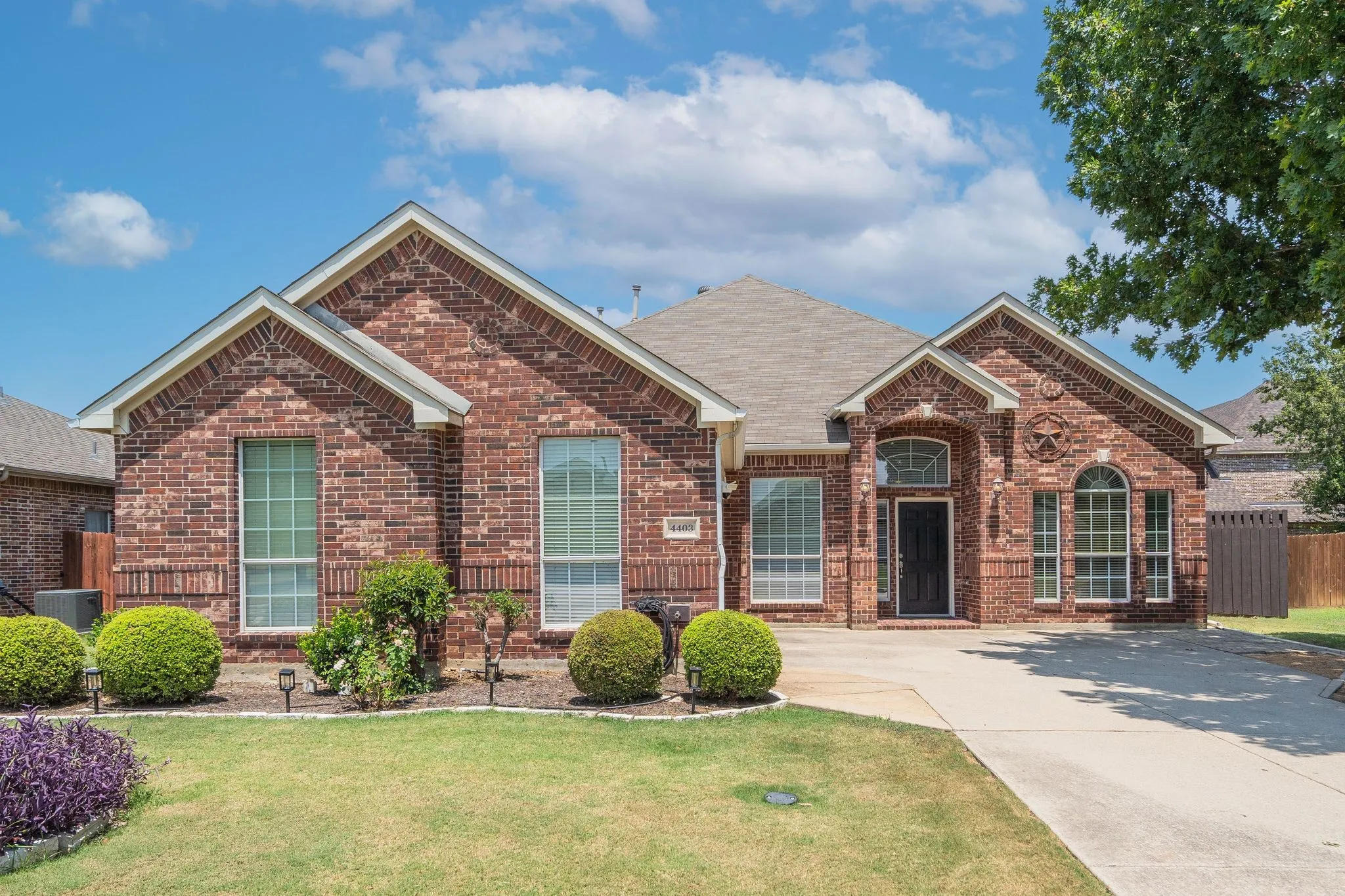 Single Family Residence For Sale in Denton County , 4403 Grassy Glen Drive, Corinth, Texas 76208, 4 Bedroom, 2 Bathroom, 2 Garage spaces, 2,250 Sqft, built in 2004, mls#21353002, Real Estate Agent in Corinth, Homes For Sale in Denton county, Homes For Sale in Corinth, Realtor in Corinth Texas, Real Estate Brokerage Independent Realty Texas, Luminita Cordes Realtor