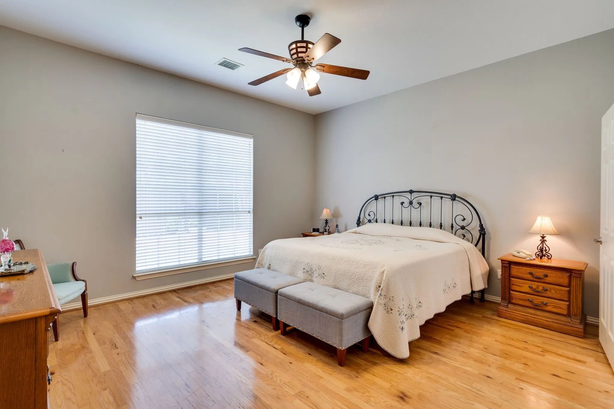 Single Family Residence For Sale in Denton County , 4403 Grassy Glen Drive, Corinth, Texas 76208, 4 Bedroom, 2 Bathroom, 2 Garage spaces, 2,250 Sqft, built in 2004, mls#21353002, Real Estate Agent in Corinth, Homes For Sale in Denton county, Homes For Sale in Corinth, Realtor in Corinth Texas, Real Estate Brokerage Independent Realty Texas, Luminita Cordes Realtor