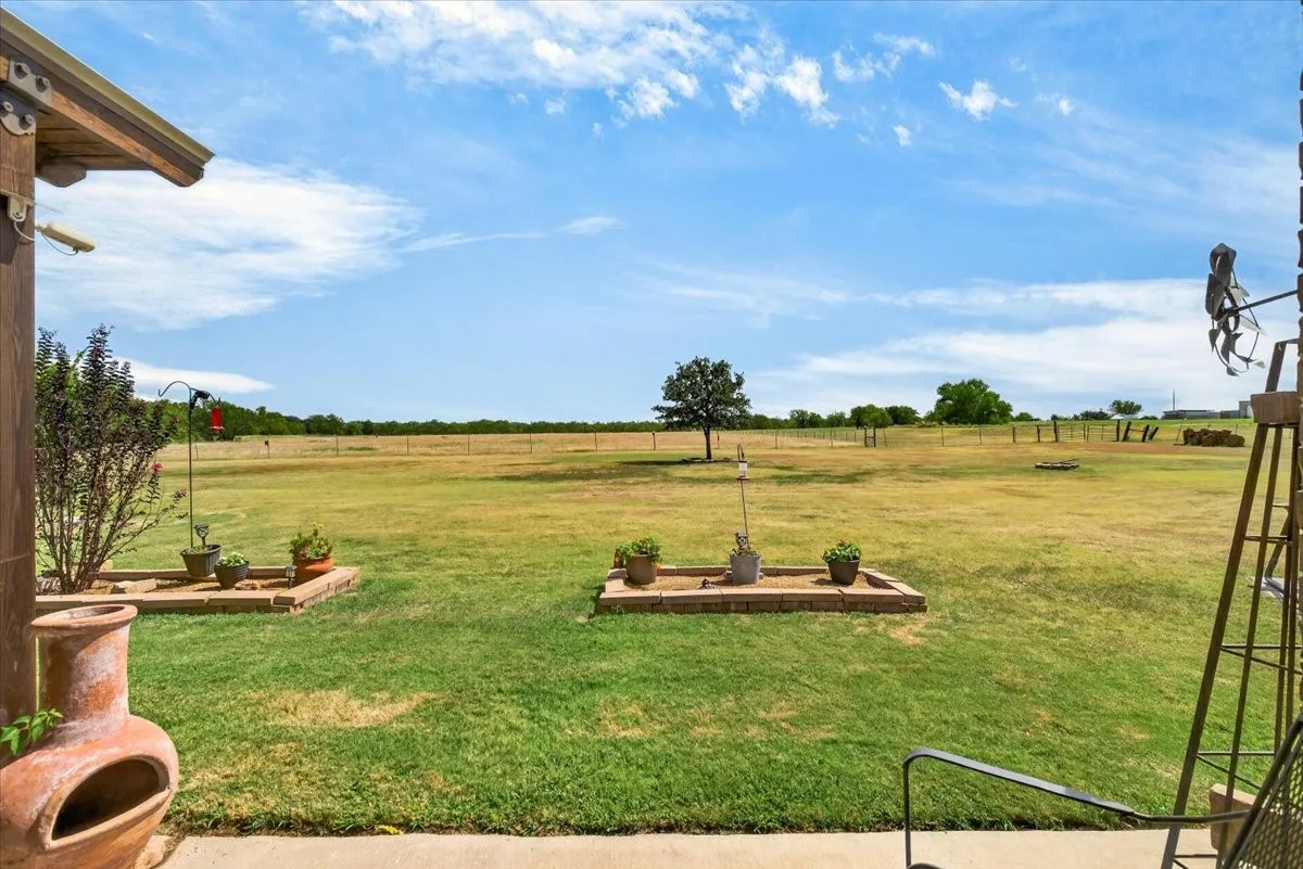 Single Family Residence For Sale in Kaufman County , 5570 Fm 987, Kaufman, Texas 75142, 3 Bedroom, 2 Bathroom, Garage spaces, 1,835 Sqft, built in 2015, mls#21350953, Real Estate Agent in Kaufman, Homes For Sale in Kaufman county, Homes For Sale in Kaufman, Realtor in Kaufman Texas, Real Estate Brokerage Independent Realty Texas, Luminita Cordes Realtor