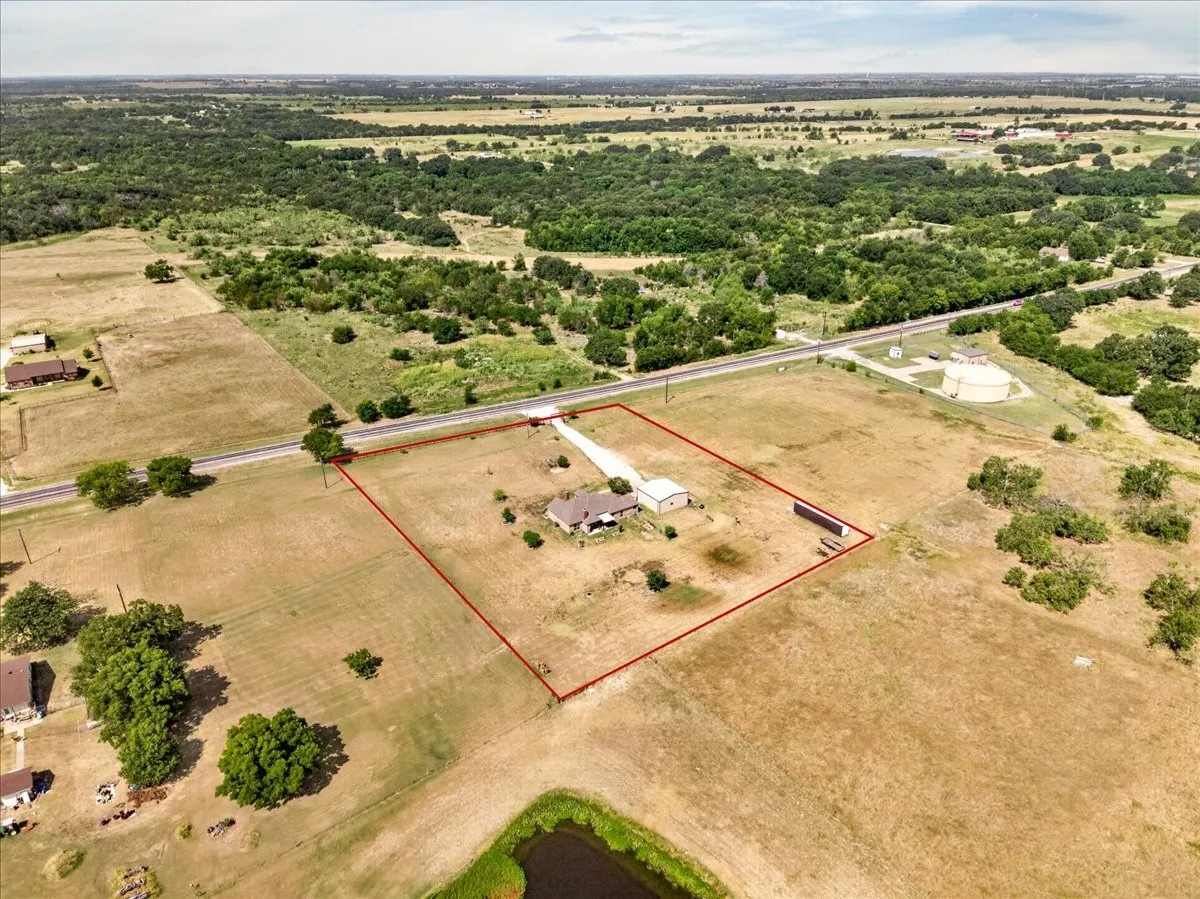 Single Family Residence For Sale in Kaufman County , 5570 Fm 987, Kaufman, Texas 75142, 3 Bedroom, 2 Bathroom, Garage spaces, 1,835 Sqft, built in 2015, mls#21350953, Real Estate Agent in Kaufman, Homes For Sale in Kaufman county, Homes For Sale in Kaufman, Realtor in Kaufman Texas, Real Estate Brokerage Independent Realty Texas, Luminita Cordes Realtor