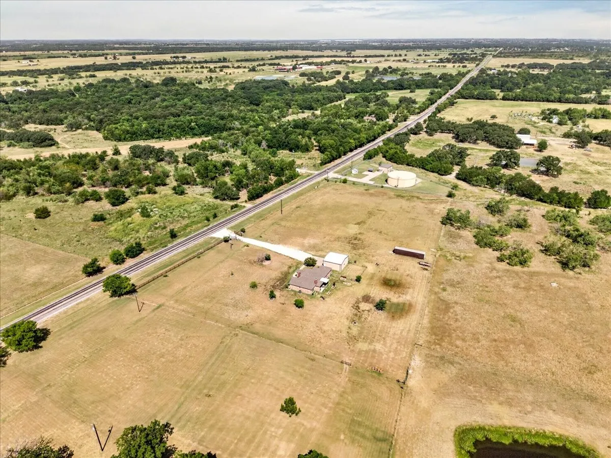 Single Family Residence For Sale in Kaufman County , 5570 Fm 987, Kaufman, Texas 75142, 3 Bedroom, 2 Bathroom, Garage spaces, 1,835 Sqft, built in 2015, mls#21350953, Real Estate Agent in Kaufman, Homes For Sale in Kaufman county, Homes For Sale in Kaufman, Realtor in Kaufman Texas, Real Estate Brokerage Independent Realty Texas, Luminita Cordes Realtor