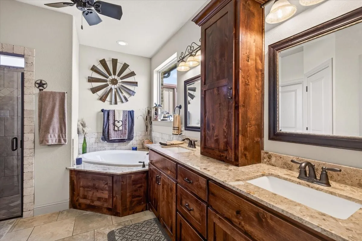 Single Family Residence For Sale in Kaufman County , 5570 Fm 987, Kaufman, Texas 75142, 3 Bedroom, 2 Bathroom, Garage spaces, 1,835 Sqft, built in 2015, mls#21350953, Real Estate Agent in Kaufman, Homes For Sale in Kaufman county, Homes For Sale in Kaufman, Realtor in Kaufman Texas, Real Estate Brokerage Independent Realty Texas, Luminita Cordes Realtor