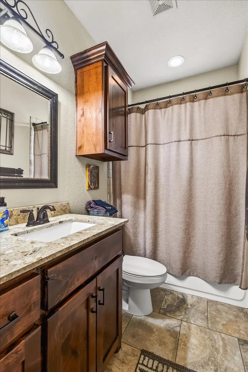 Single Family Residence For Sale in Kaufman County , 5570 Fm 987, Kaufman, Texas 75142, 3 Bedroom, 2 Bathroom, Garage spaces, 1,835 Sqft, built in 2015, mls#21350953, Real Estate Agent in Kaufman, Homes For Sale in Kaufman county, Homes For Sale in Kaufman, Realtor in Kaufman Texas, Real Estate Brokerage Independent Realty Texas, Luminita Cordes Realtor