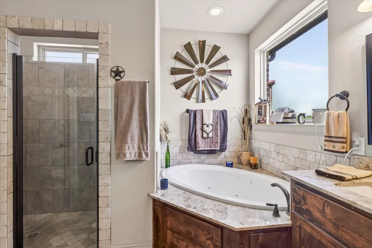 Single Family Residence For Sale in Kaufman County , 5570 Fm 987, Kaufman, Texas 75142, 3 Bedroom, 2 Bathroom, Garage spaces, 1,835 Sqft, built in 2015, mls#21350953, Real Estate Agent in Kaufman, Homes For Sale in Kaufman county, Homes For Sale in Kaufman, Realtor in Kaufman Texas, Real Estate Brokerage Independent Realty Texas, Luminita Cordes Realtor